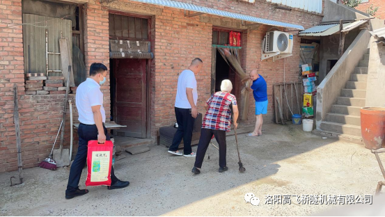 進(jìn)萬(wàn)家門(mén)、知萬(wàn)家情、解萬(wàn)家憂、聚萬(wàn)家心--人大代表訪民情